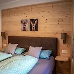 Charivari Inzell, Chalet