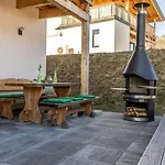 Charivari Inzell, Chalet