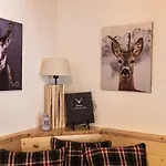 Charivari Inzell, Chalet