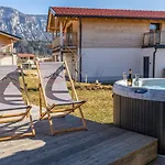 Charivari Inzell, Chalet