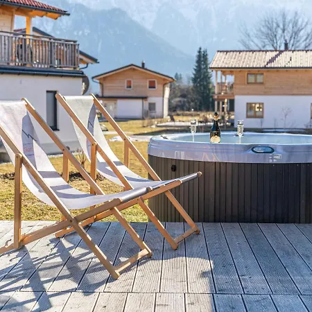 Charivari Inzell, 木屋