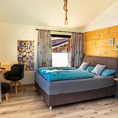 Charivari Inzell, 木屋 因泽尔