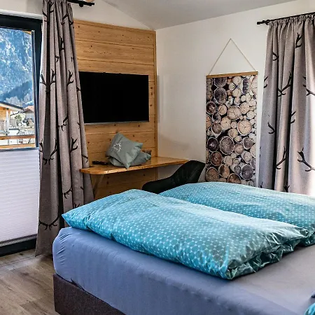 Charivari Inzell, 木屋 因泽尔