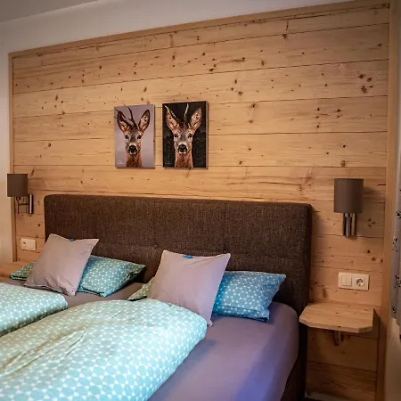 Charivari Inzell, Chalet