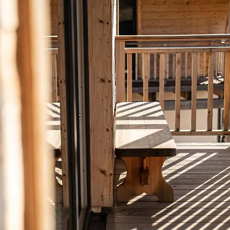 Charivari Inzell, Chalet